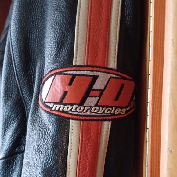 Harley-Davidson Black and Red Leather Bomber Jacket - Picture 9 of 11